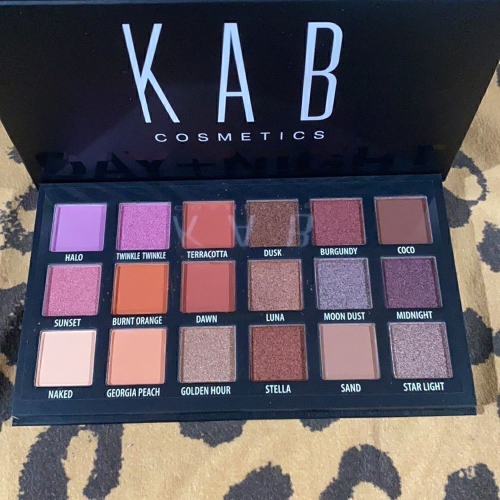 Kab Cosmetics eye shadow palette - Picture 2 of 3